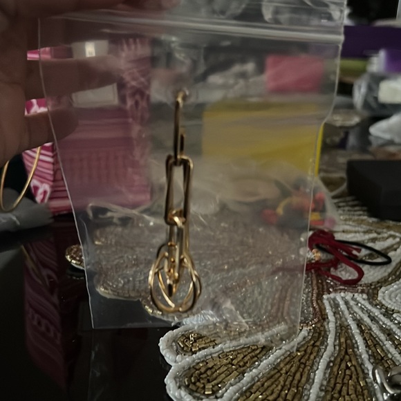 Unique Designer brand gold tone linked puzzle looking earrings - Picture 10 of 10